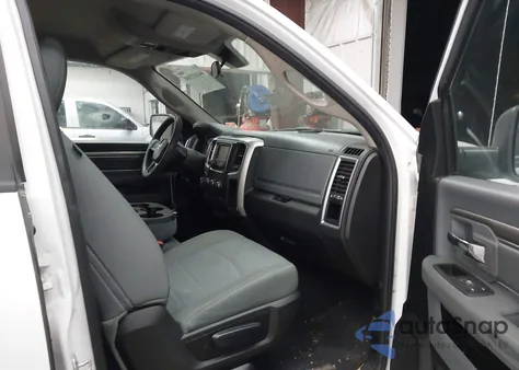 2020 Ram 1500 Classic Slt 4X2 6'4 Box z USA, uszkodzony, nr VIN 1C6RR6TT6LS102831